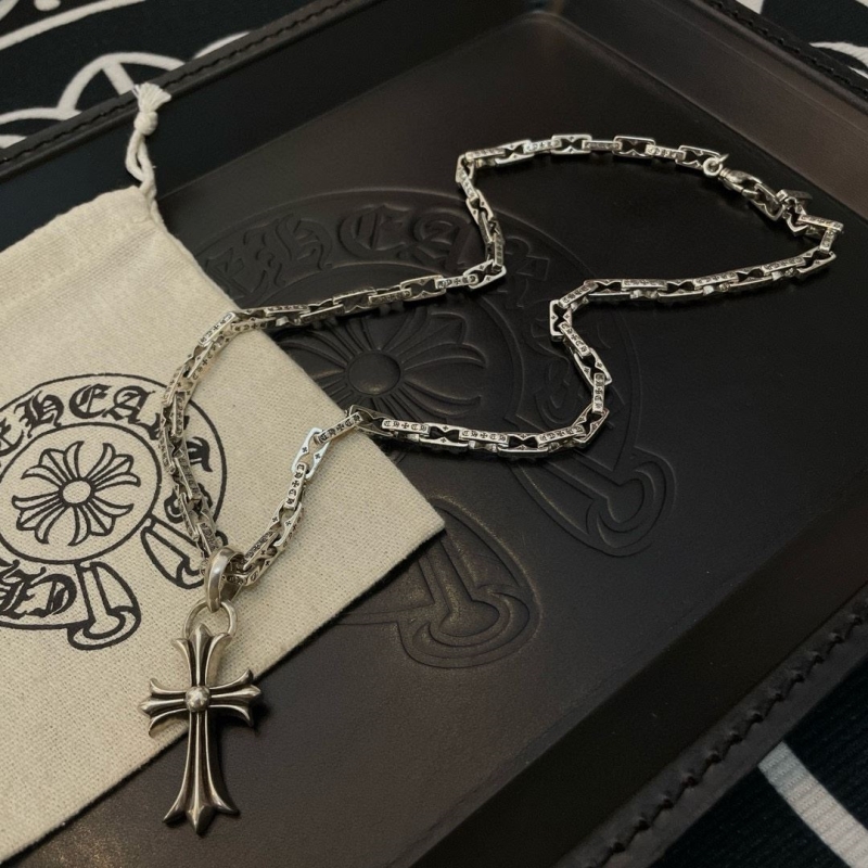Ch*0me He**ts necklaces